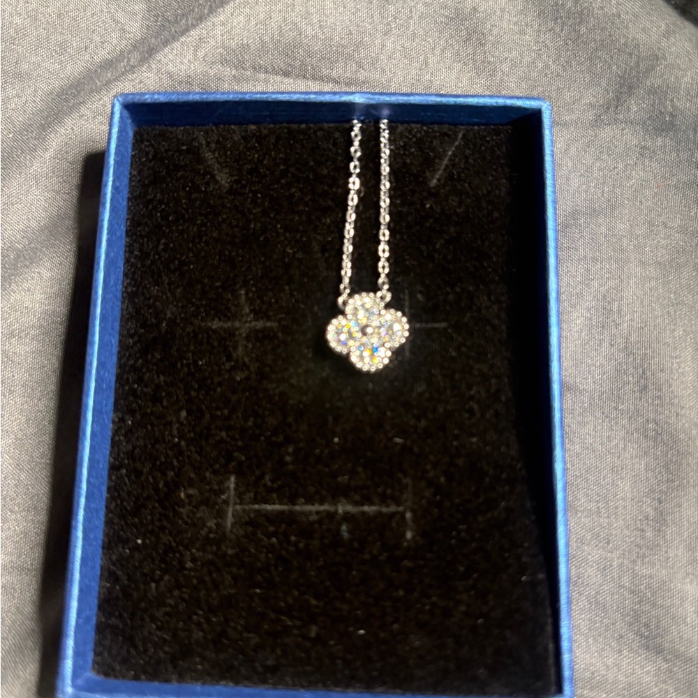 Elegant 925  Silver  Clover 1CT Pendant Necklace
